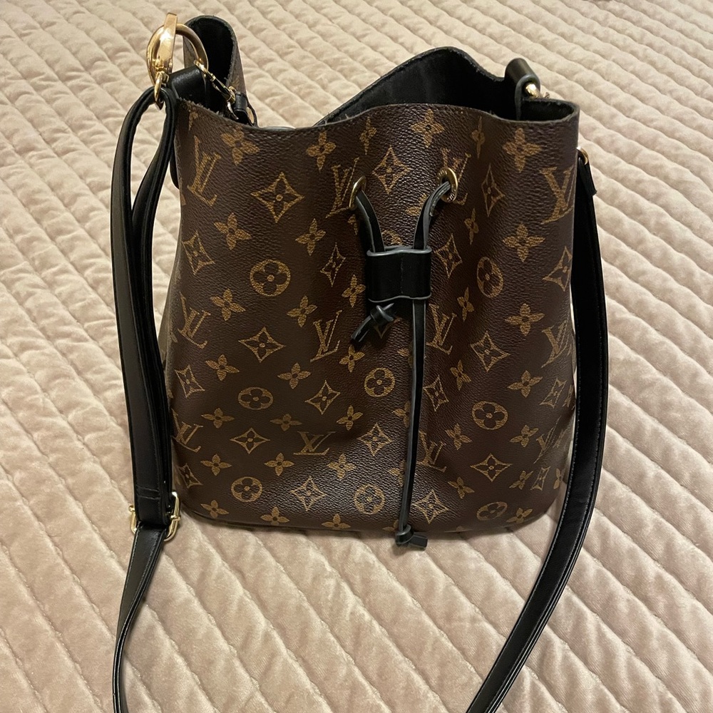 Dupe Monogram Bucket Bag • EUC!